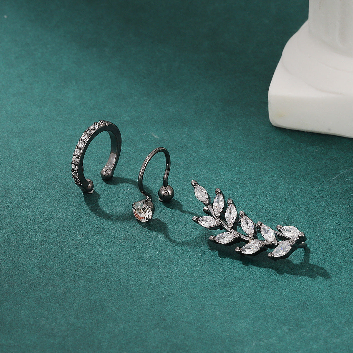 Simple Star Small Drill Ear Clip Leaves Flowers